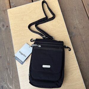 Baggallini Bon Voyage Bagg Crossbody Purse NWT In Black